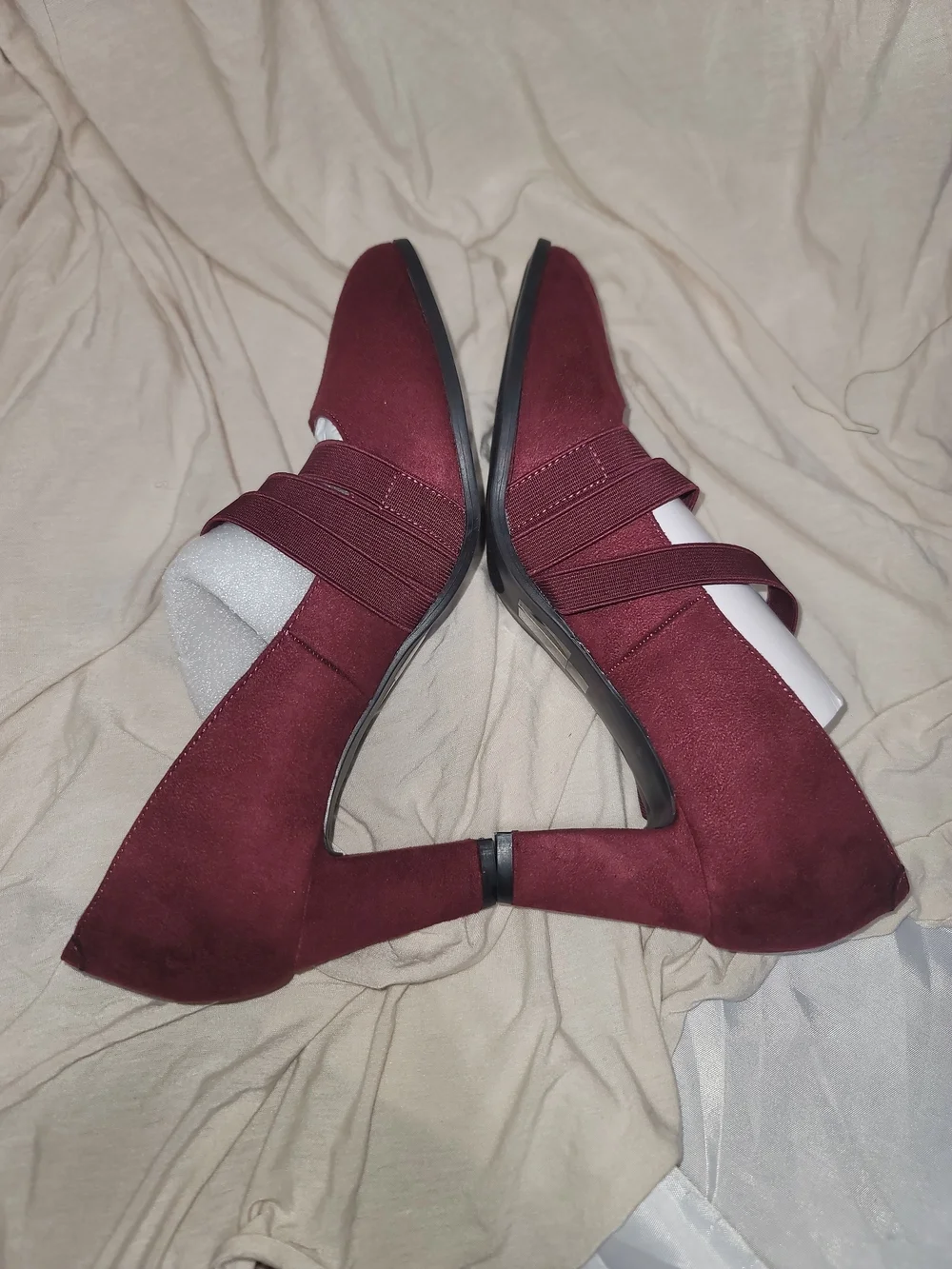 Journee Collection Loren Wine Faux Suede Heeled Pumps Size 10 NIB